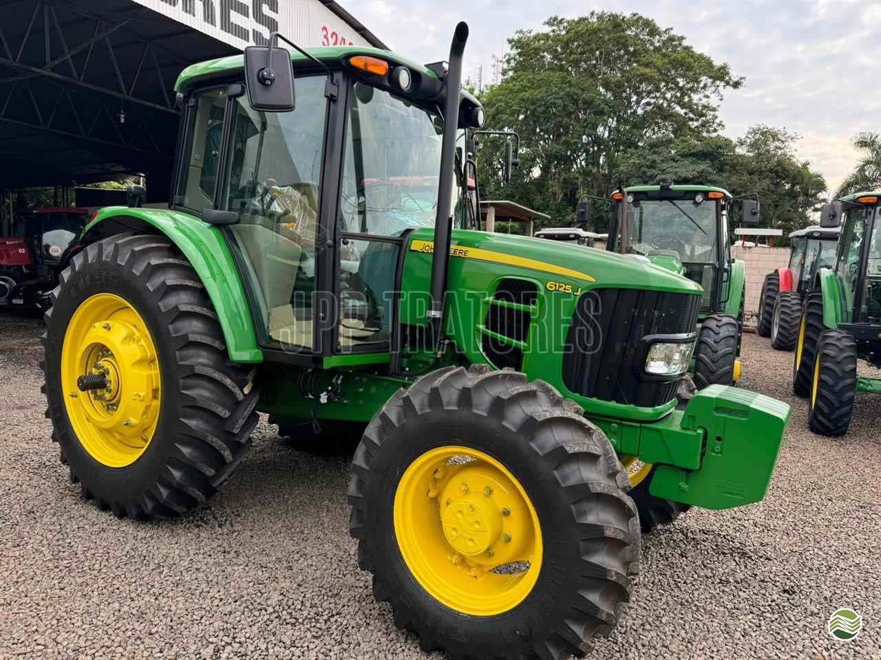 JOHN DEERE 6125J de JPP Tratores